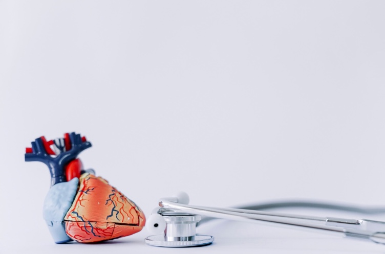 4 Linagliptina seguridad cardiovascular